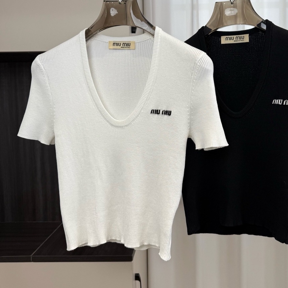Miu Miu White Ribbed Scoop Neck Short Sleeve Tee - Picture 2 of 8